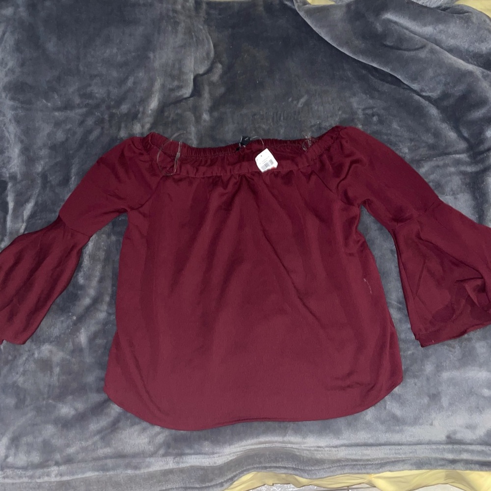 Women’s off the shoulder blouse new with tags